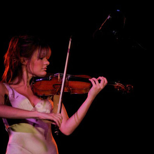 A photo of Scottish classical violinist Nicola Benedetti playing as part of the Johnnie Walker Championship